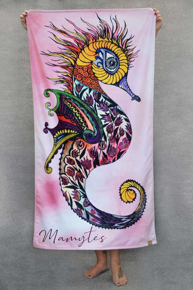 Jūros arkliuku iliustruotas originalus rankšluostis MAMYTĖS (S, L, XL)