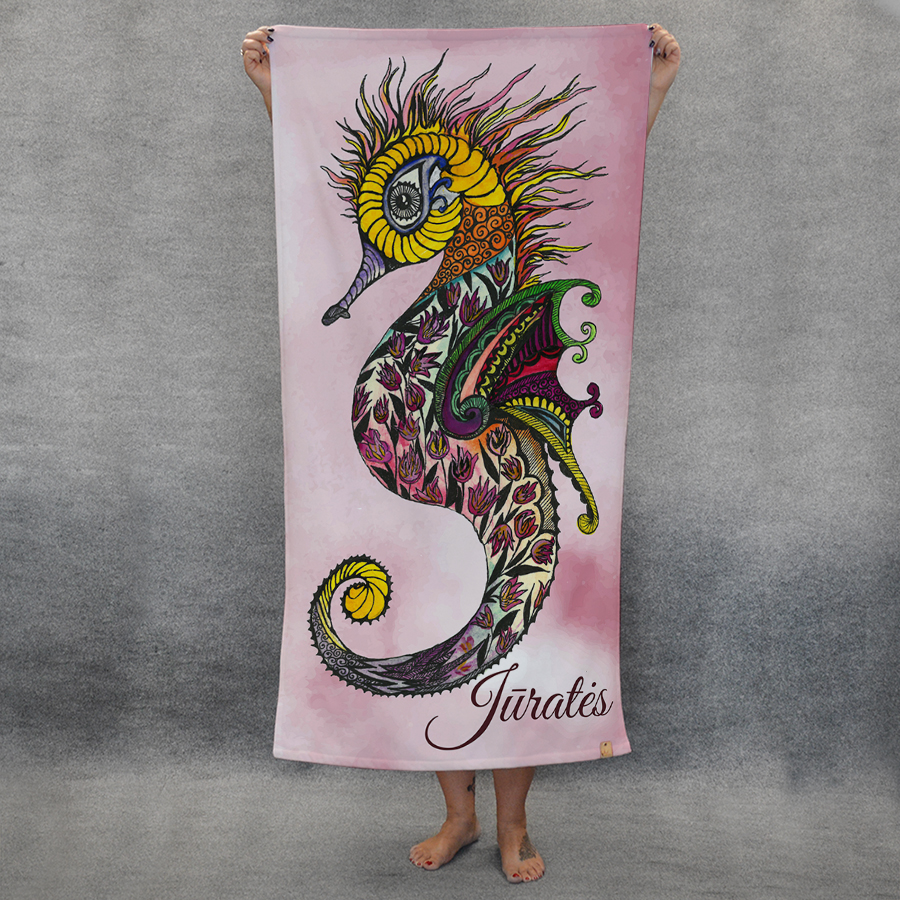 Jūros arkliuku iliustruotas originalus rankšluostis su VARDU (S, L, XL)