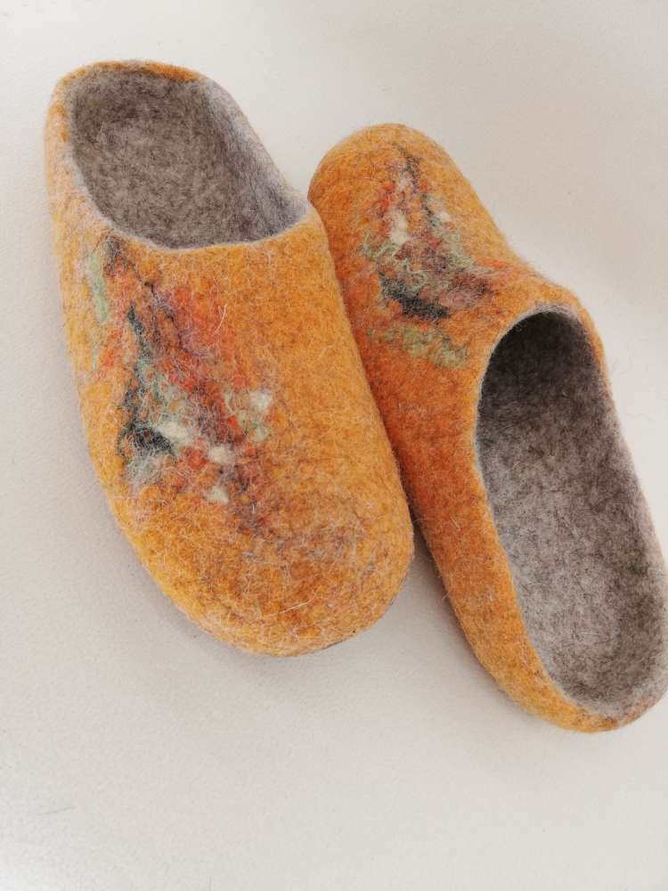 Oranžinės šlepetės