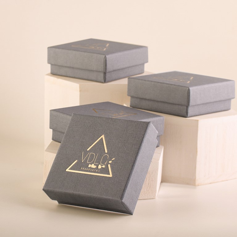 Du kubai - minimalistinis papuošalas moterims
