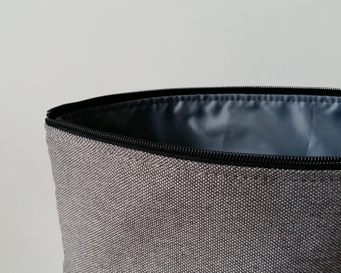 Šviesi minimalistinė kuprinė