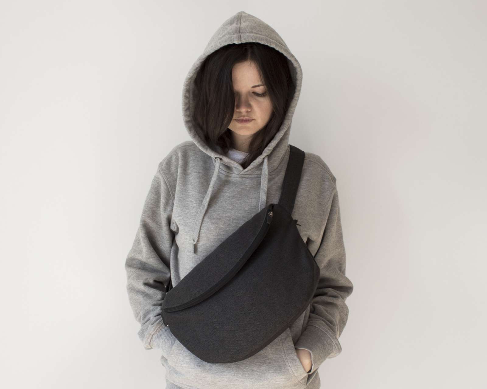Juoda rankinė per petį unisex, Avontuur
