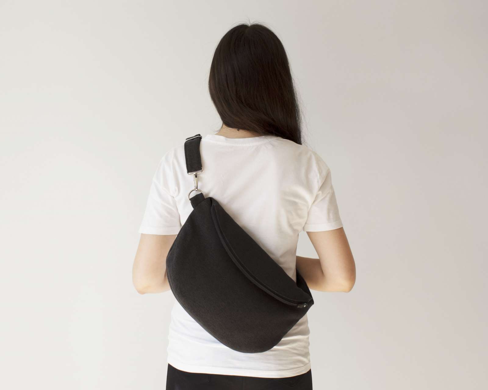 Juoda rankinė per petį unisex, Avontuur