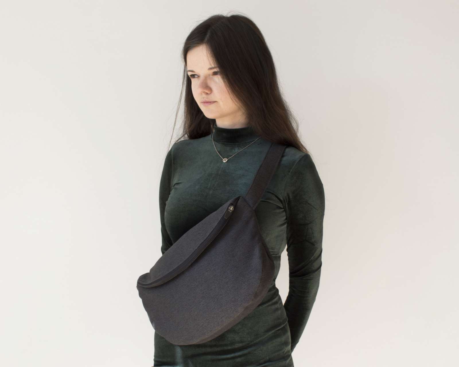 Juoda rankinė per petį unisex, Avontuur