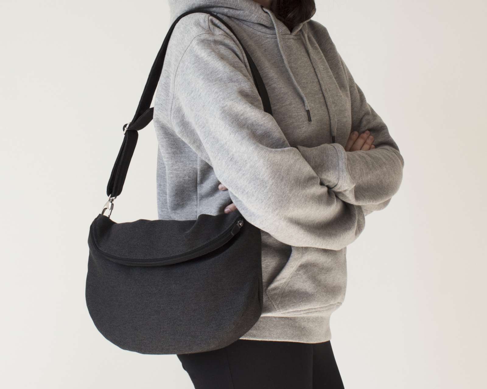 Juoda rankinė per petį unisex, Avontuur