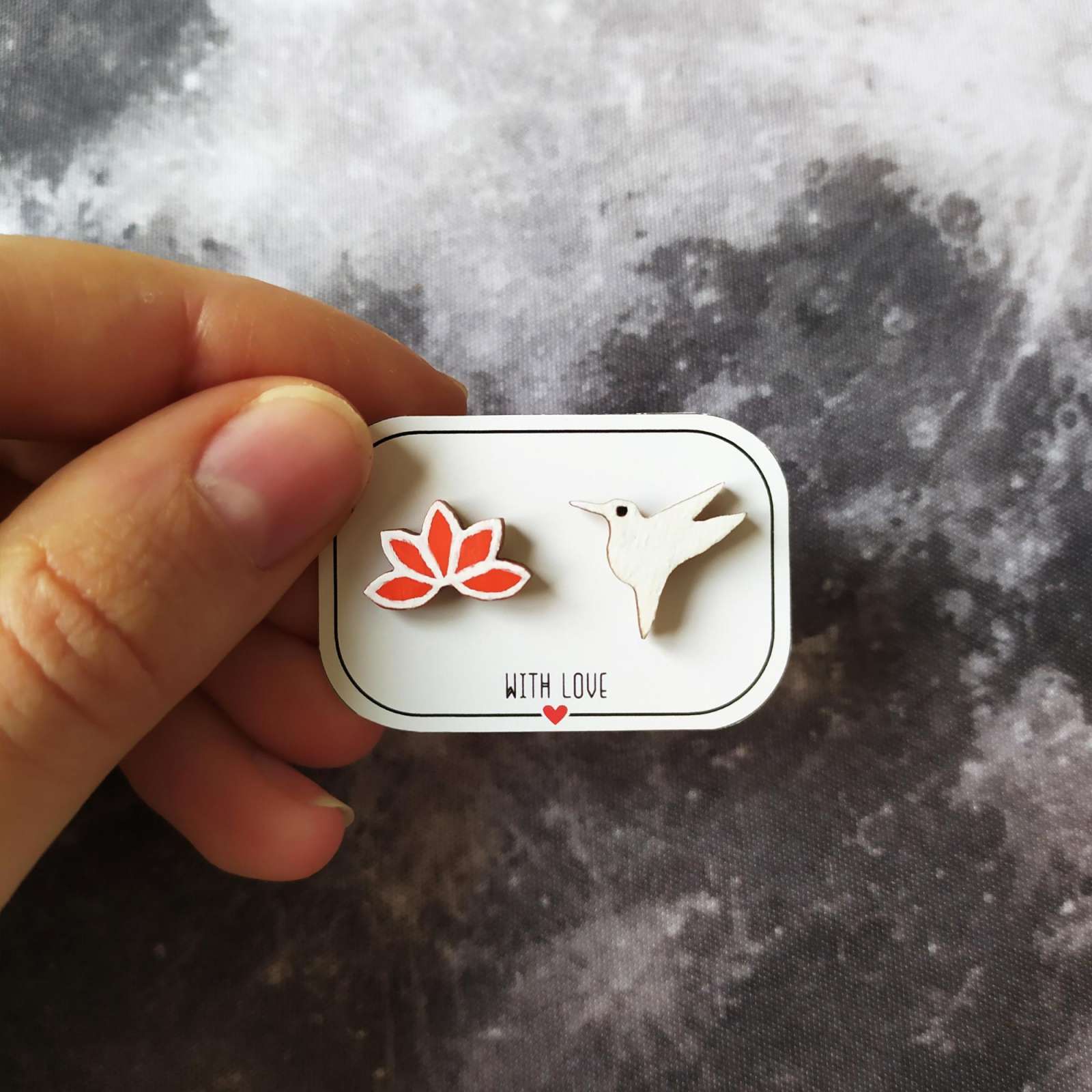 Rankų darbo mediniai auskarai ''Bitutės, braškės, kolibris, lašelis, pingvinai''