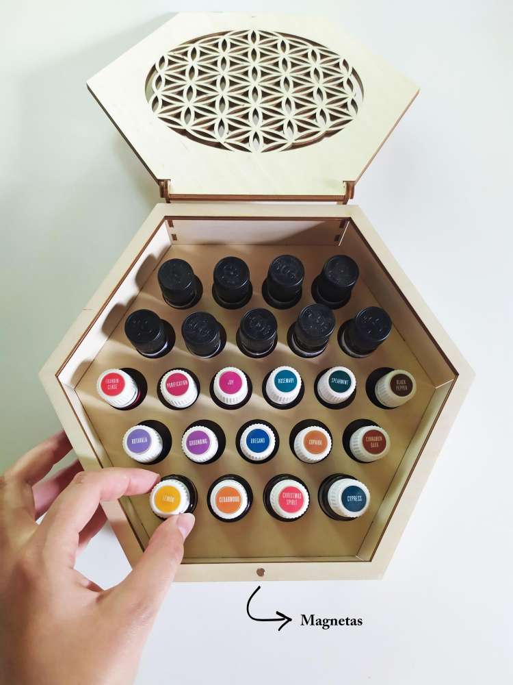 Medinė dėžutė eteriniams aliejams (24 buteliukams) ''Flower of life''