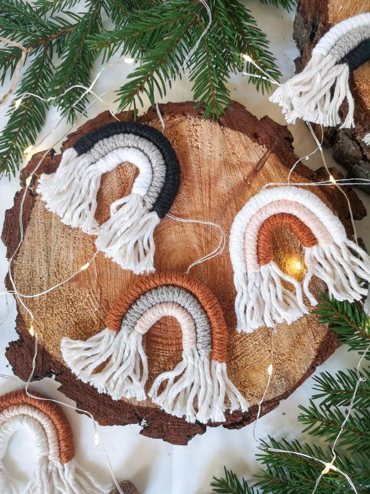 Mini macrame vaivorykštės. Kalėdinės eglutės dekoracijos.