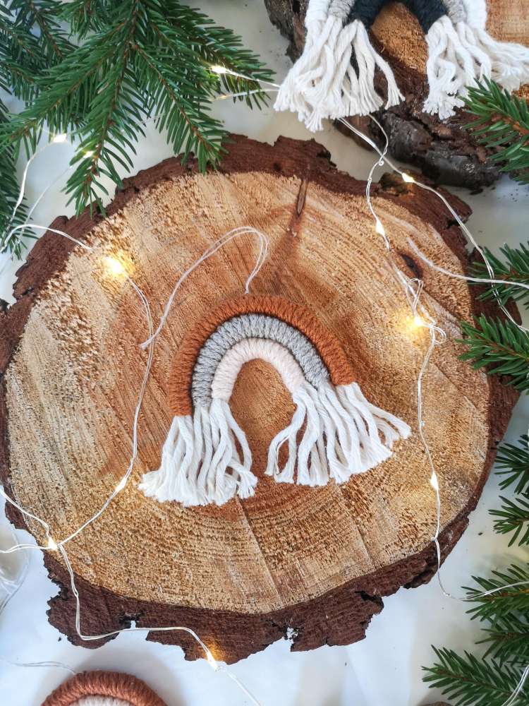 Mini macrame vaivorykštės. Kalėdinės eglutės dekoracijos.
