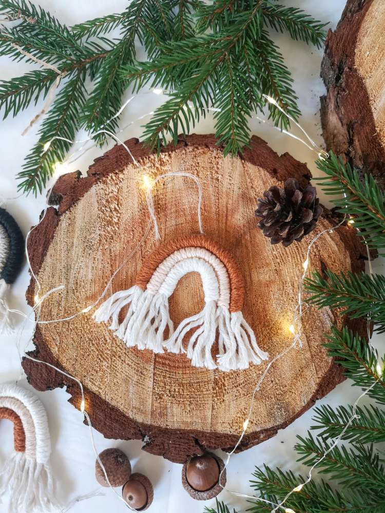 Mini macrame vaivorykštės. Kalėdinės eglutės dekoracijos.