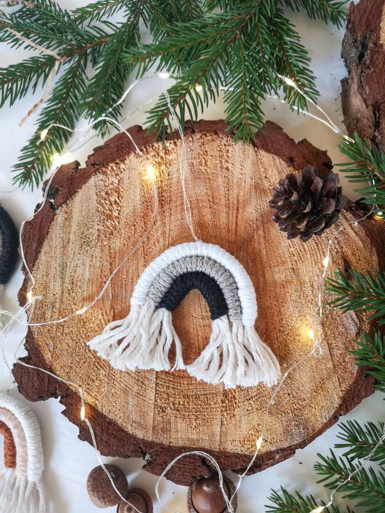 Mini macrame vaivorykštės. Kalėdinės eglutės dekoracijos.