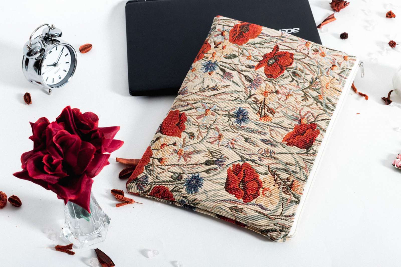 MacBook dėklas su aguonomis
