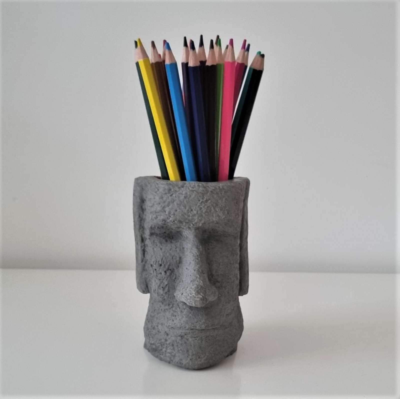 Pieštukinė-vazonas „Moai“