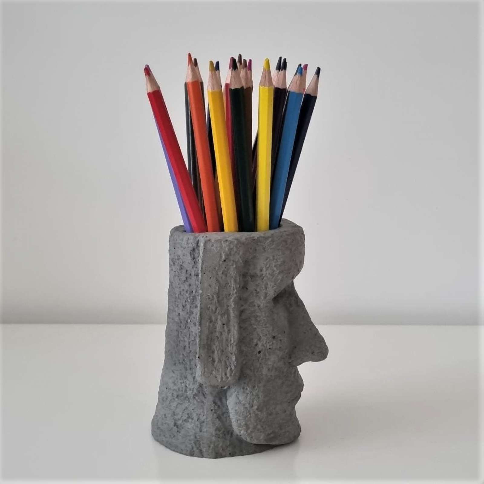Pieštukinė-vazonas „Moai“