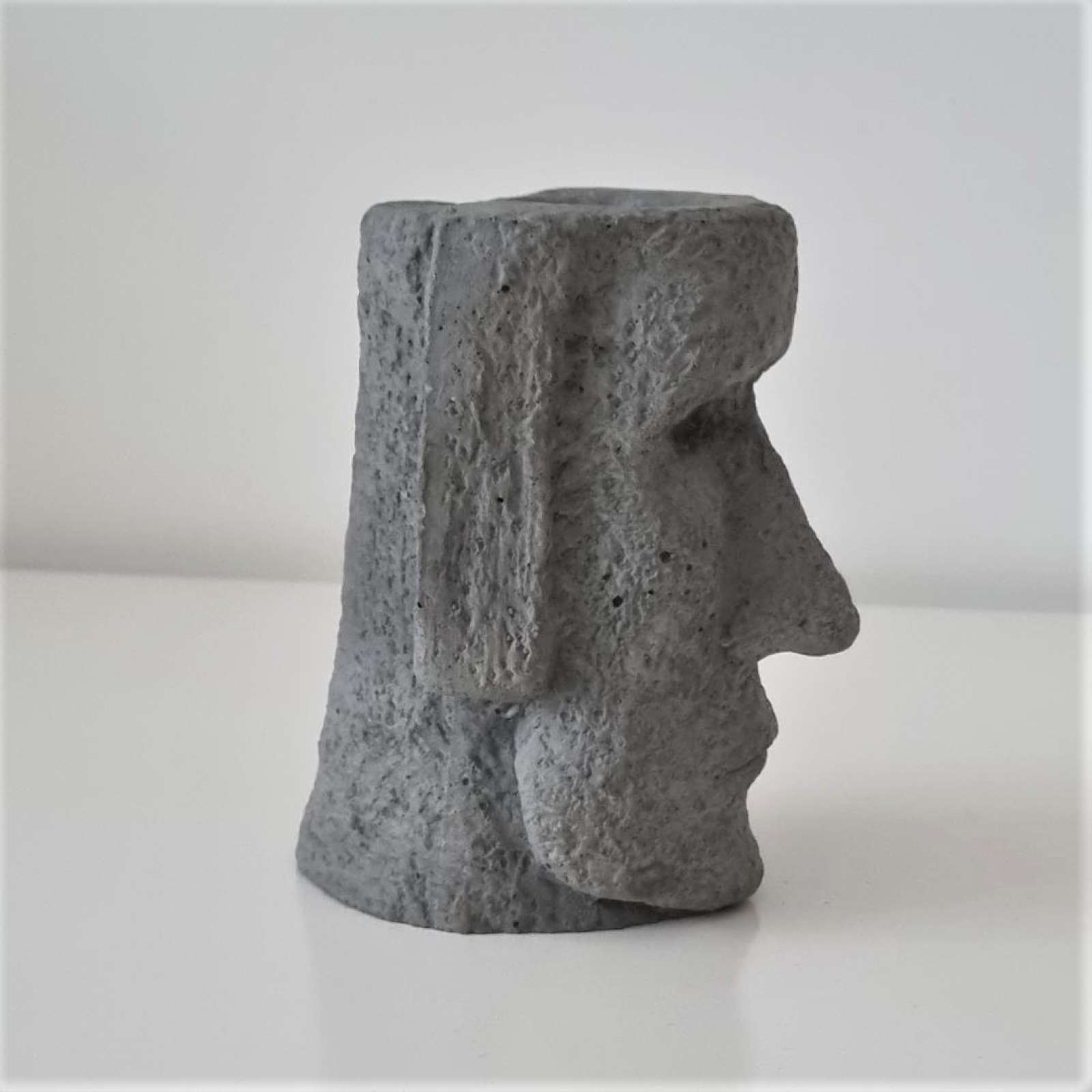 Pieštukinė-vazonas „Moai“