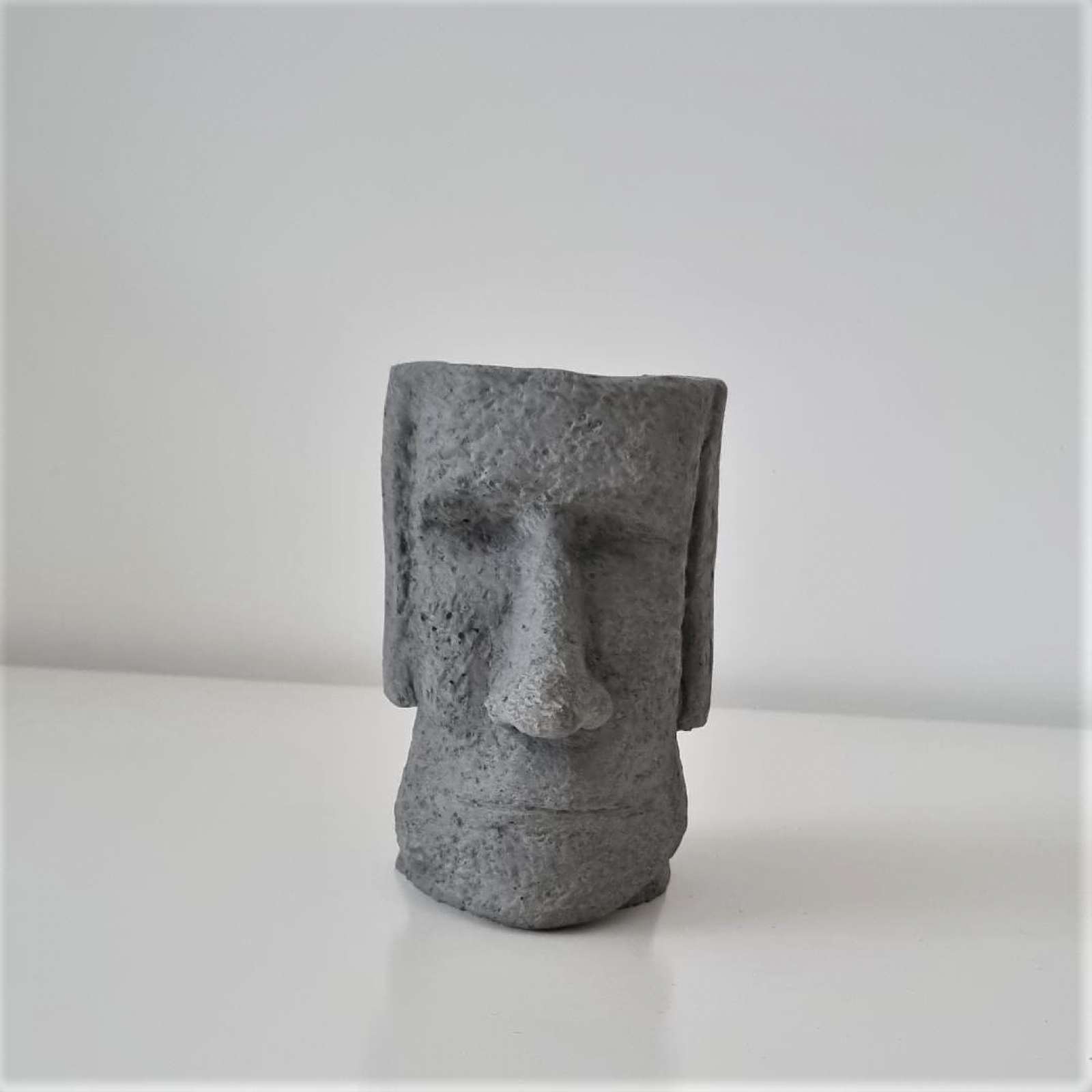 Pieštukinė-vazonas „Moai“