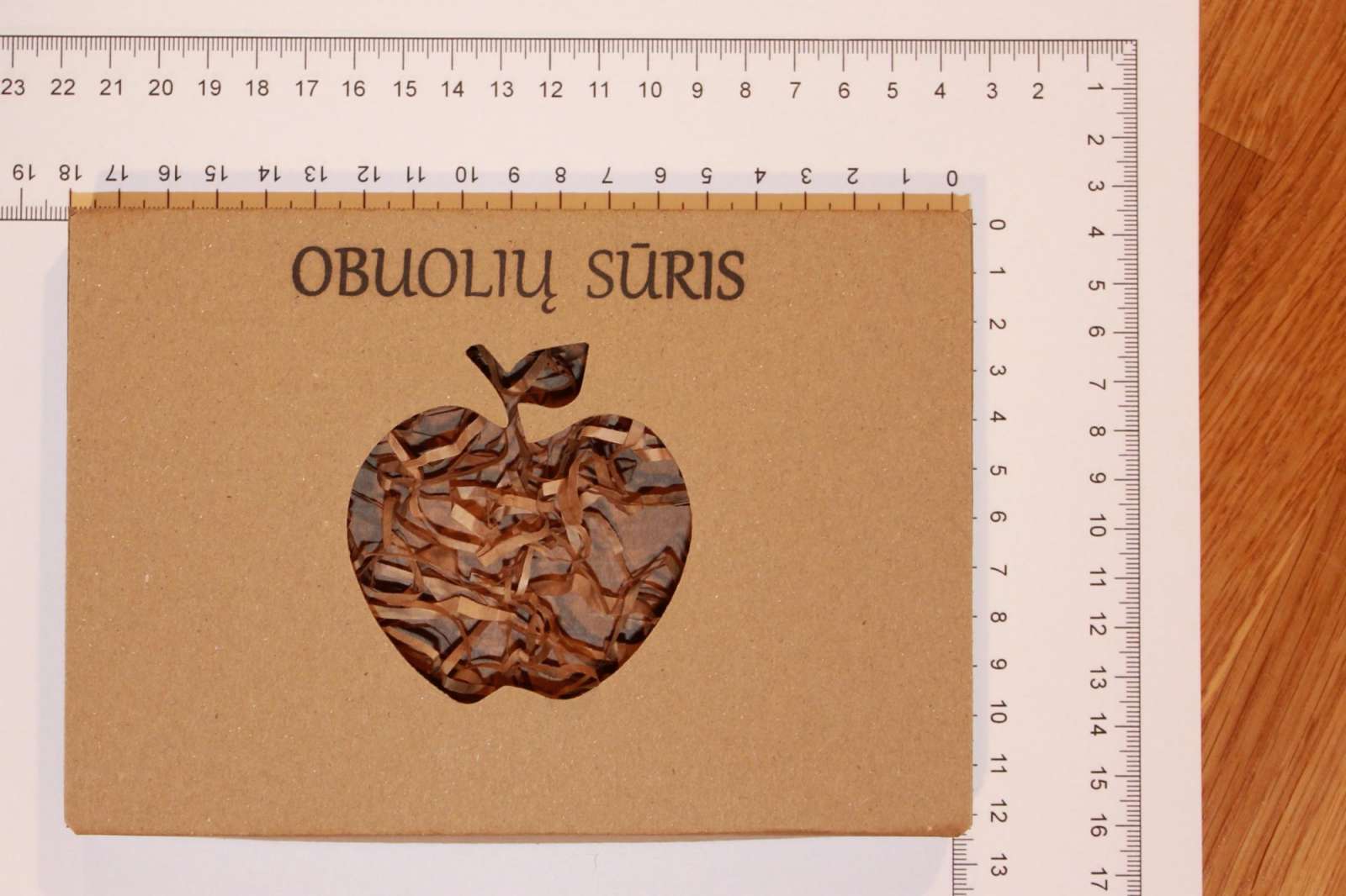 Obuolių sūris su spanguolėmis dėžutėje, 220 gr.