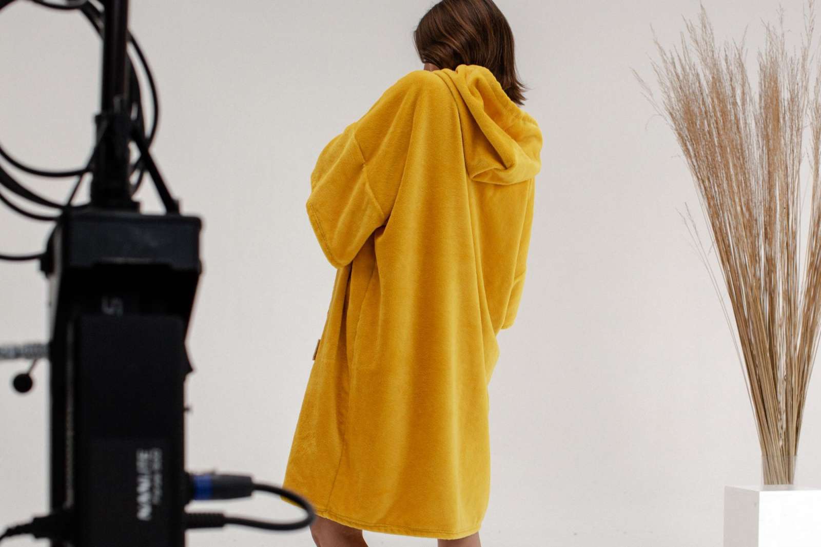 Yellow Sunshine suaugusių pončas su bambuku
