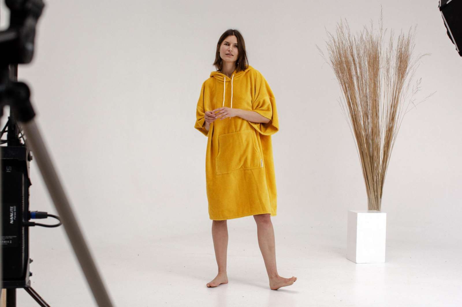 Yellow Sunshine suaugusių pončas su bambuku