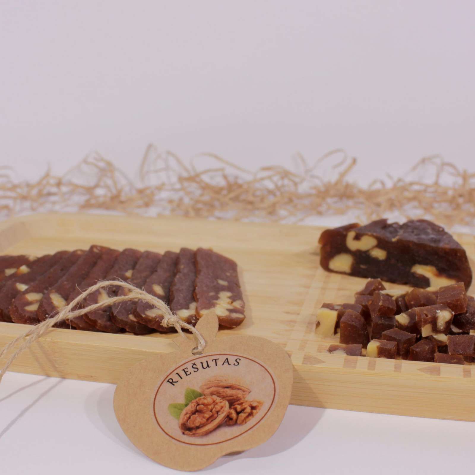 Obuolių sūris su graikiniais riešutais dėžutėje, 220 gr.