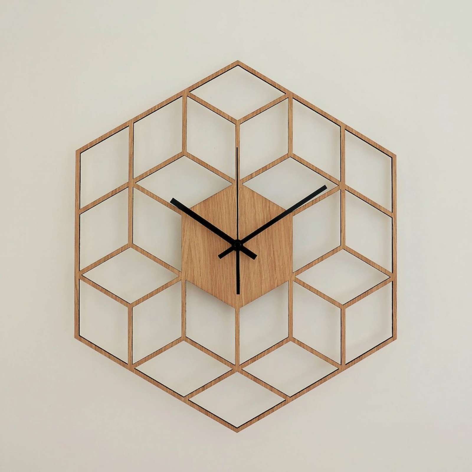 Sieninis ąžuolo faneruotės laikrodis CUBIC
