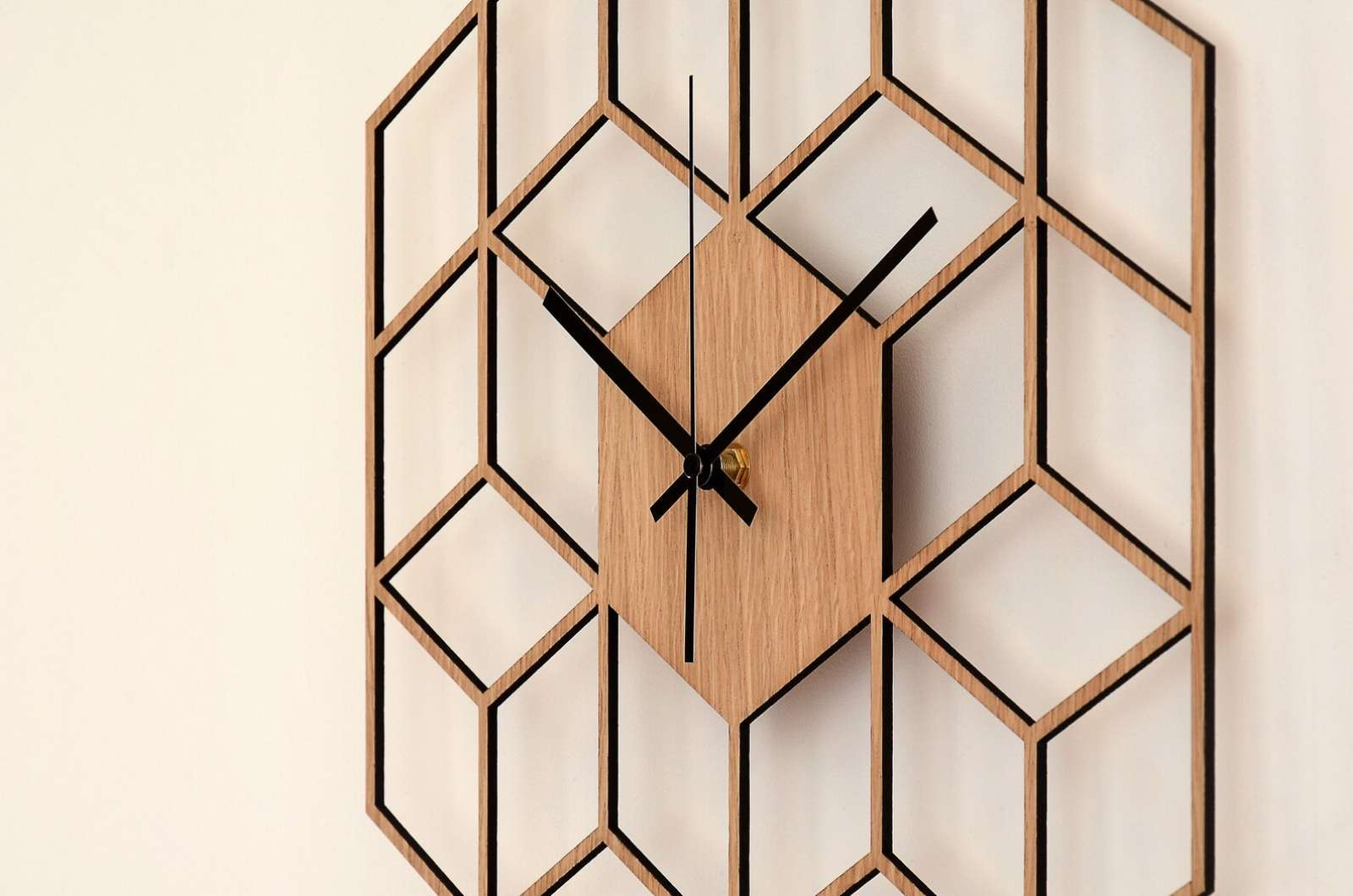 Sieninis ąžuolo faneruotės laikrodis CUBIC