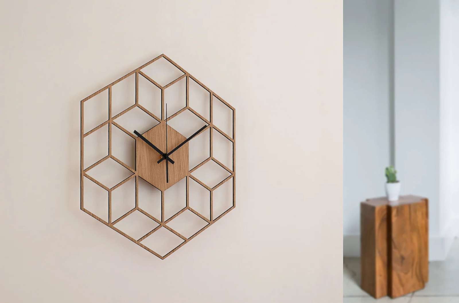 Sieninis ąžuolo faneruotės laikrodis CUBIC