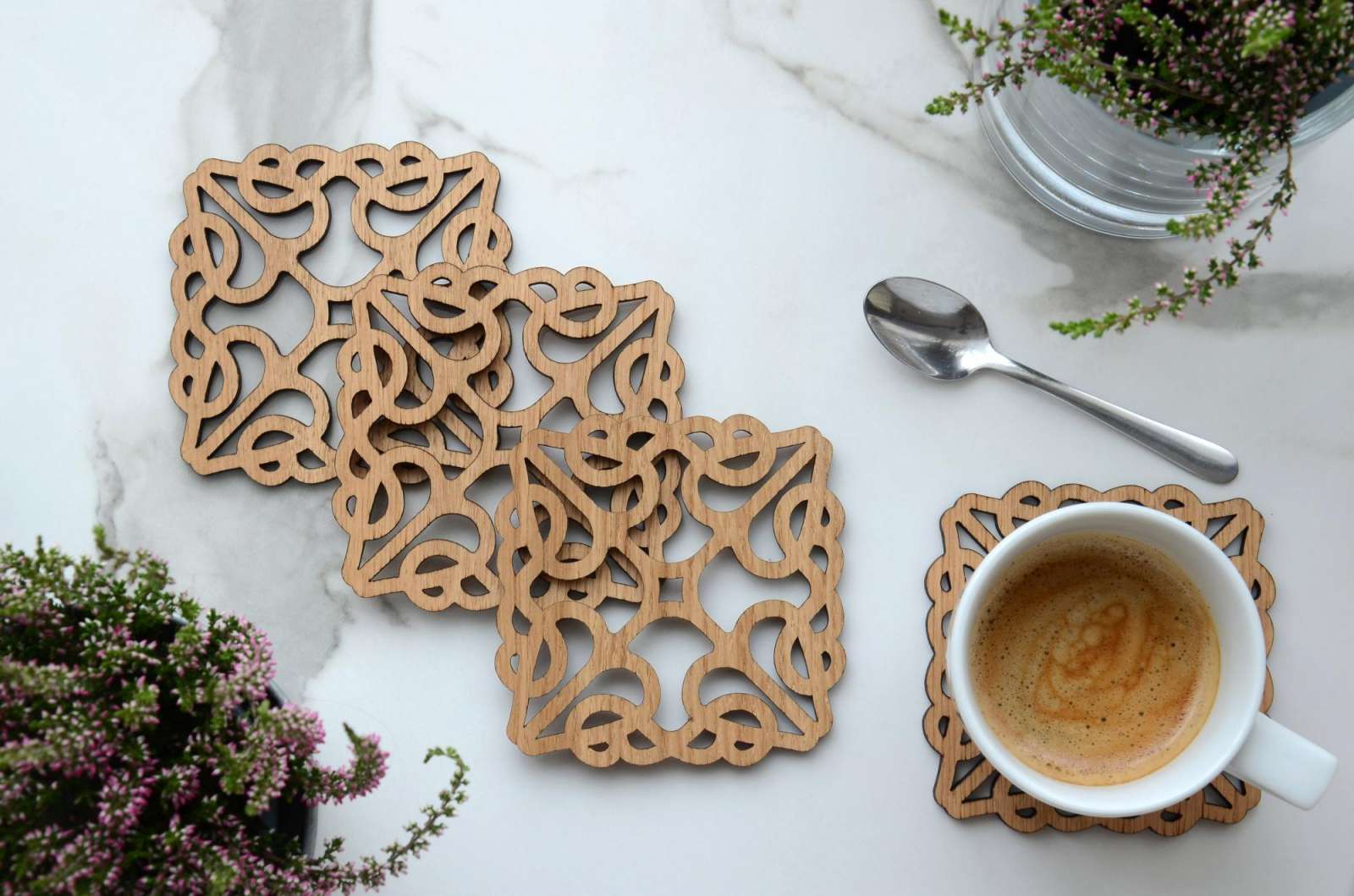 Mediniai stalo padėkliukai LACE