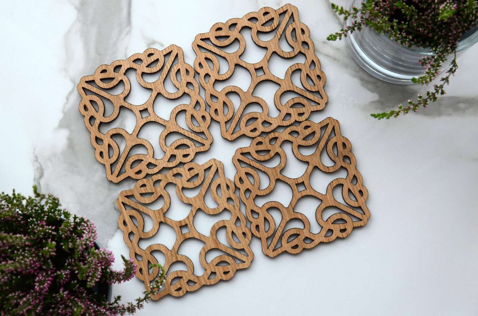 Mediniai stalo padėkliukai LACE