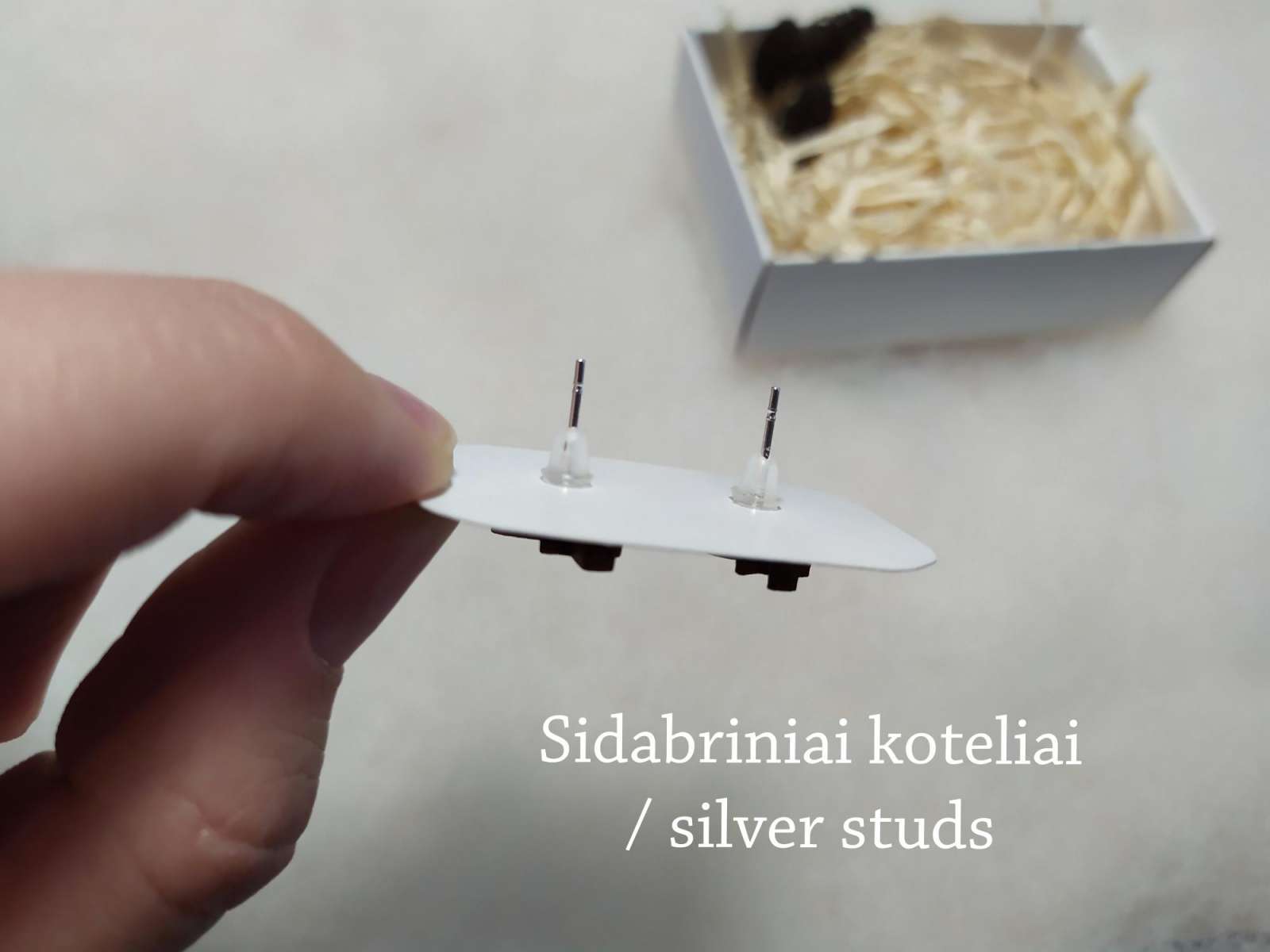 Auskarai ''Trispalvė Lietuva'' mediniai rankų darbo
