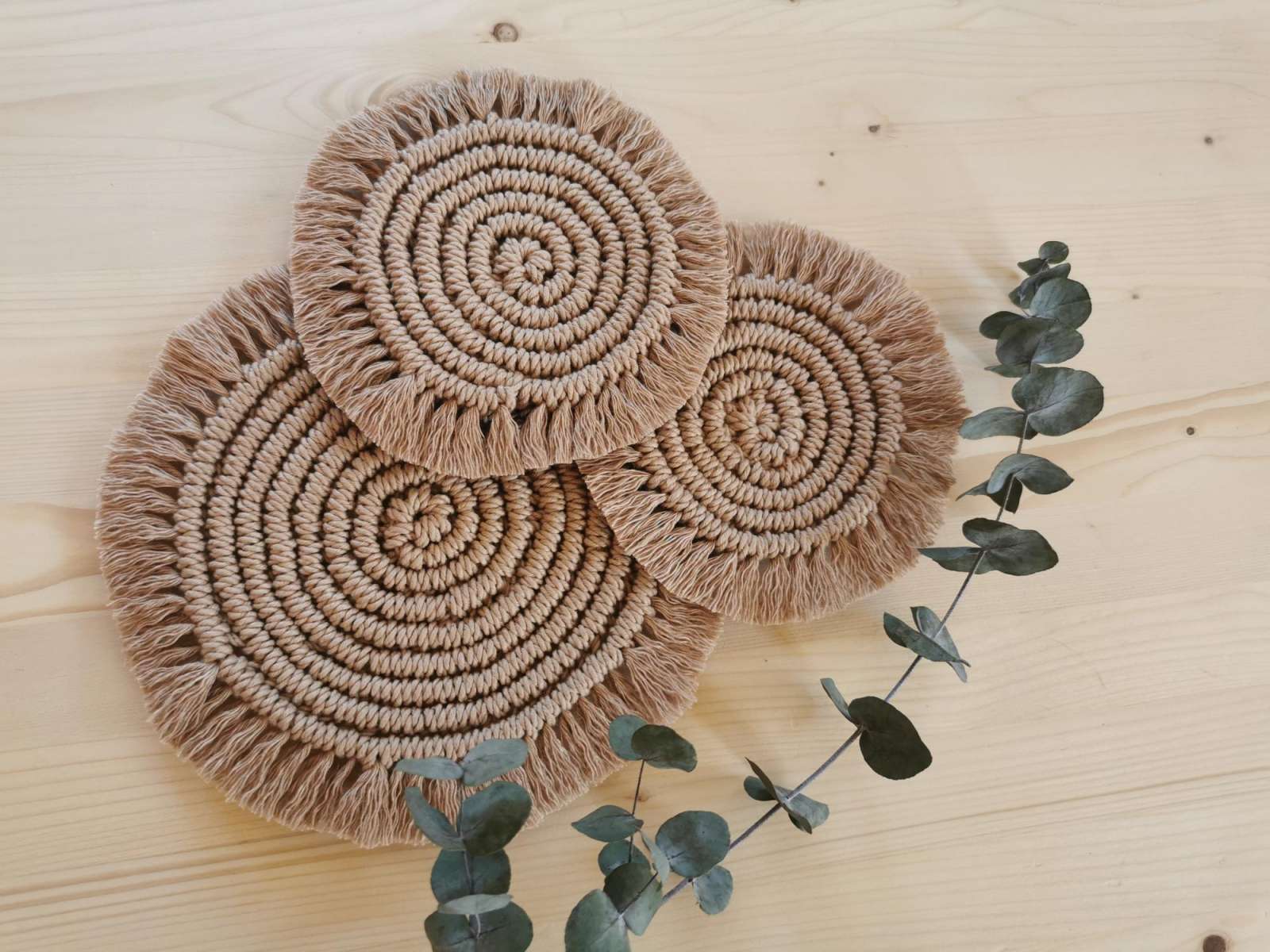 Boho stiliaus macrame padėkliukai jūsų kavos ritualui
