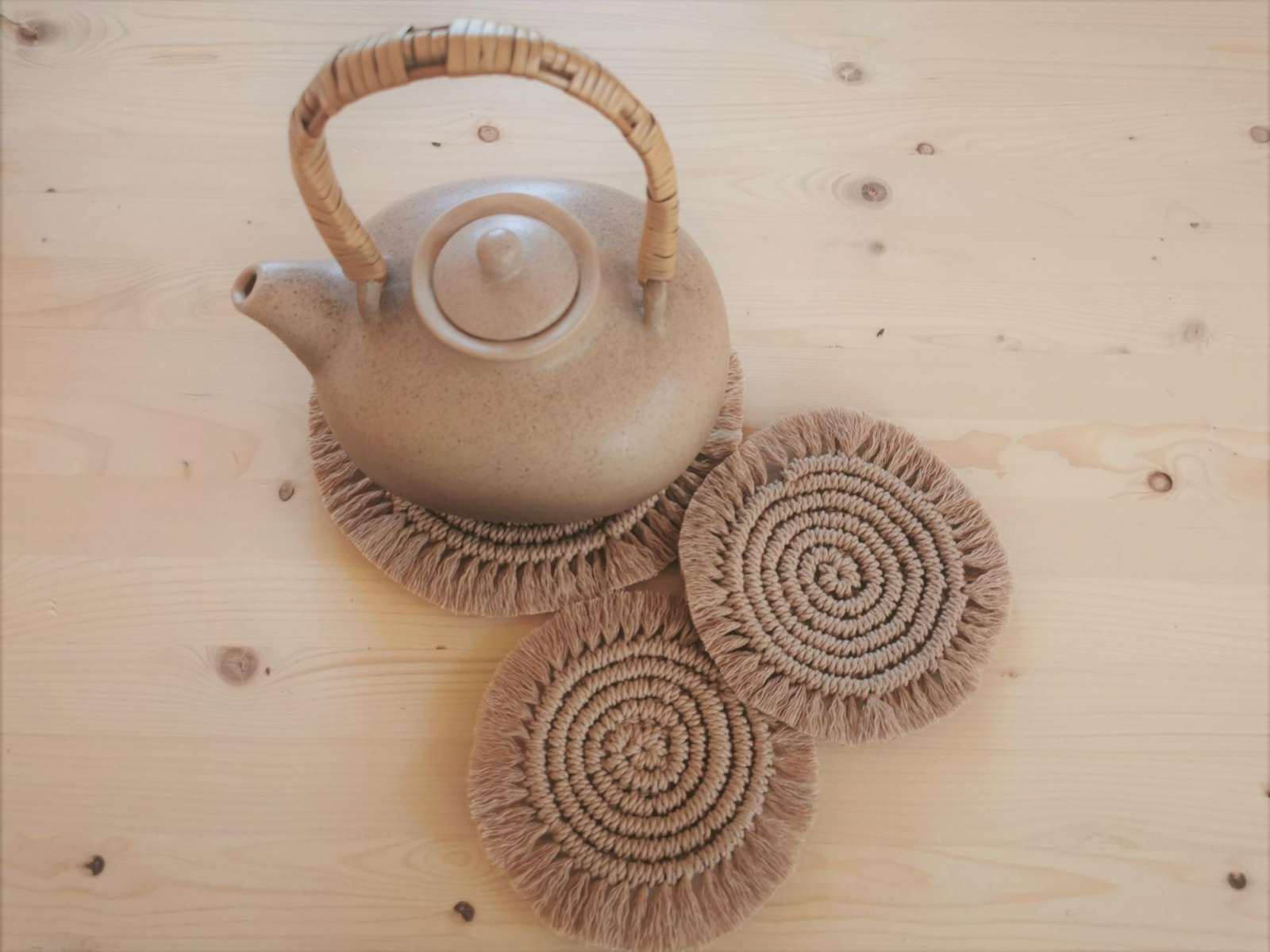 Boho stiliaus macrame padėkliukai jūsų kavos ritualui