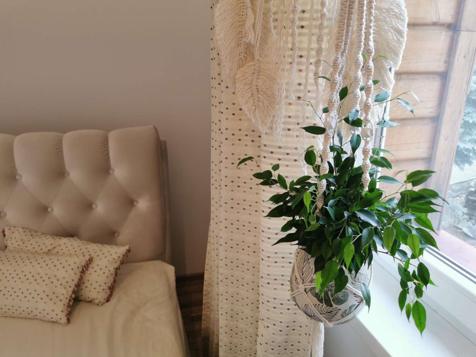 Macrame gėlių laikiklis