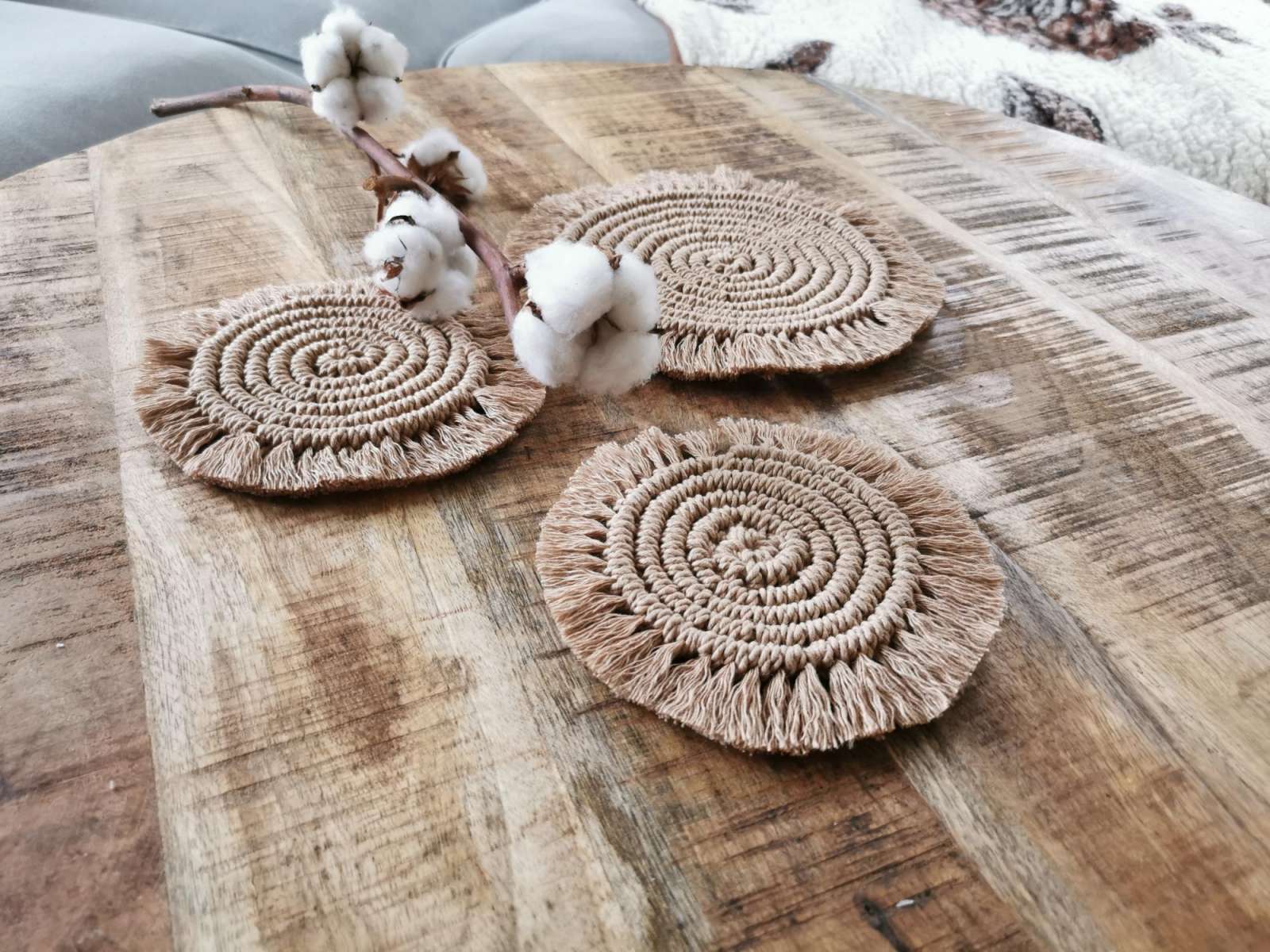 Boho stiliaus macrame padėkliukai jūsų kavos ritualui