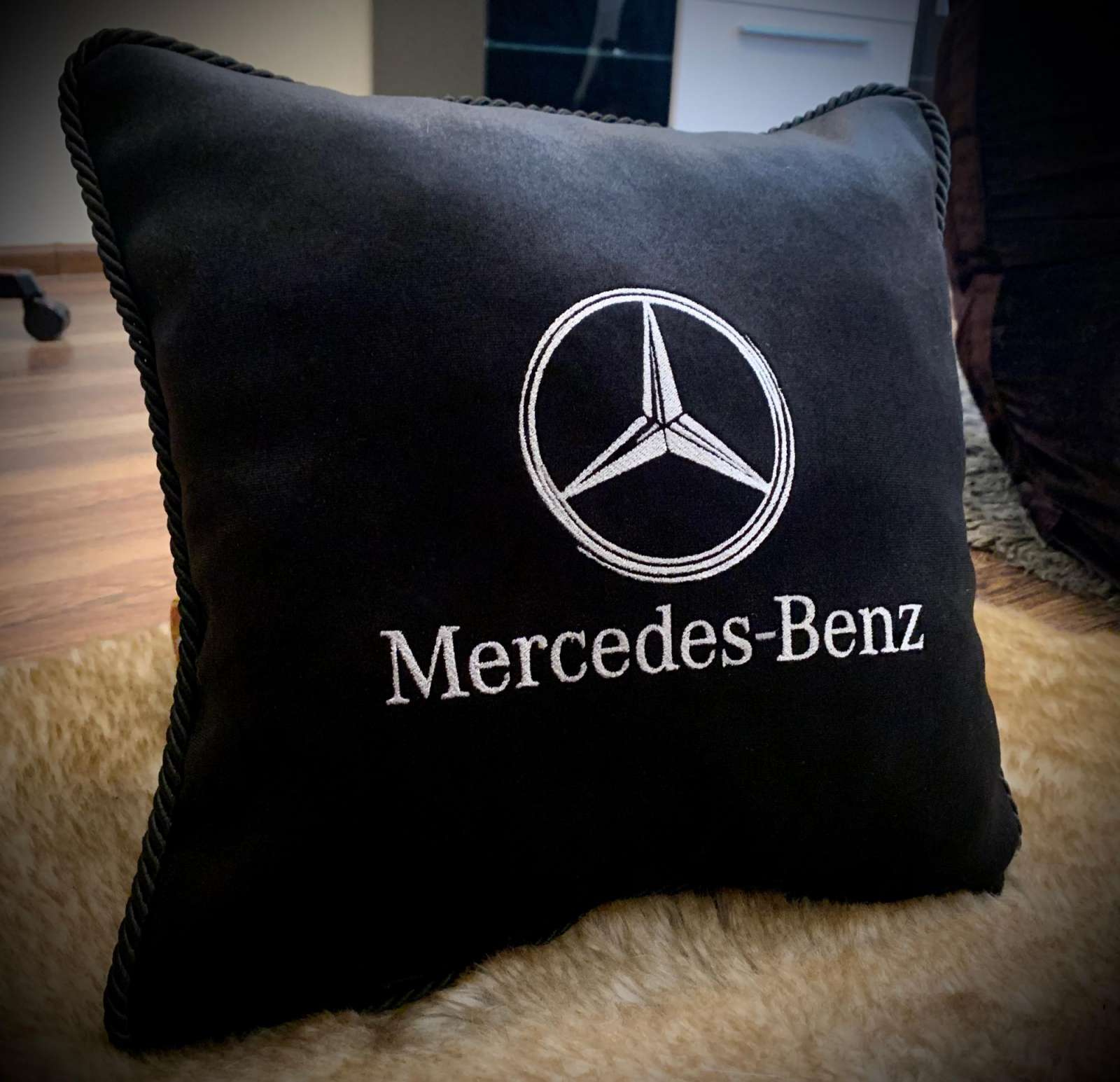 Pagalvė: Mercedes-Benz