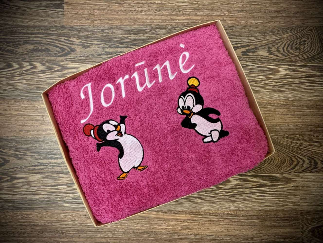 Rankšluostis: Penguins