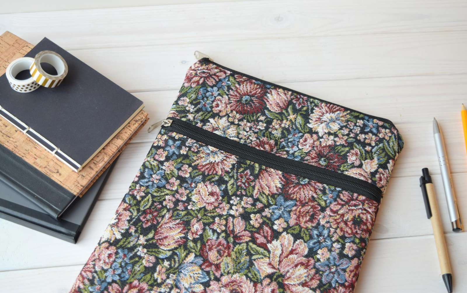 Gėlėtas MacBook dėklas