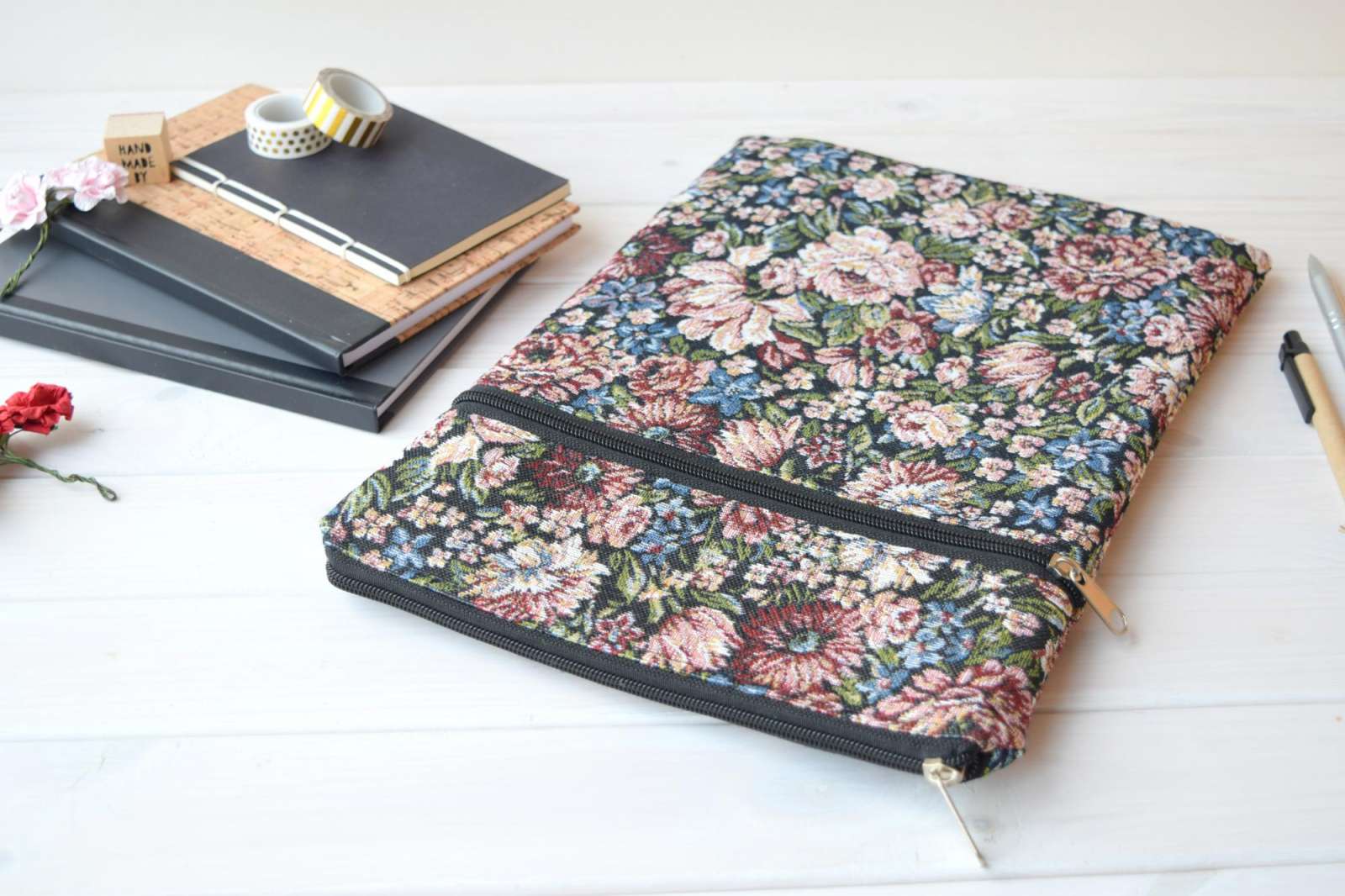 Gėlėtas MacBook dėklas