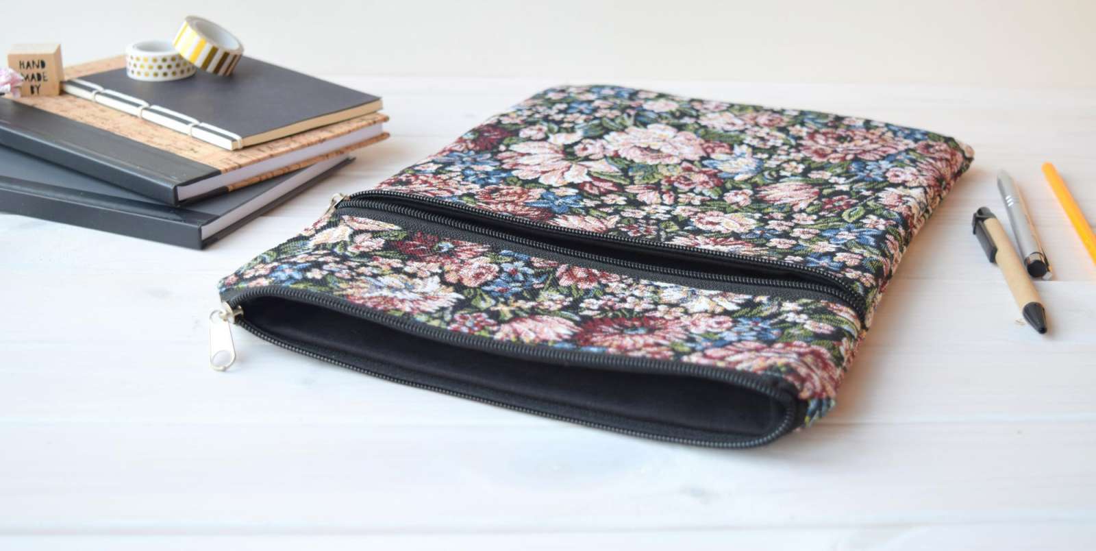 Gėlėtas MacBook dėklas