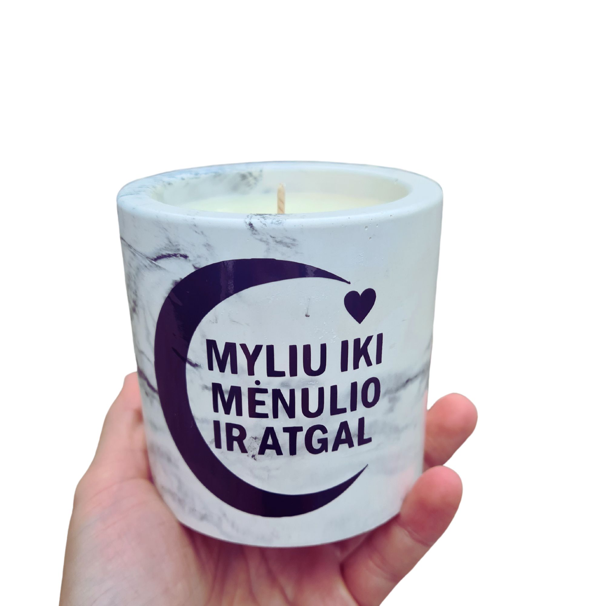 Dovana dėžutėje žvakė su užrašu Myliu iki mėnulio ir atgal