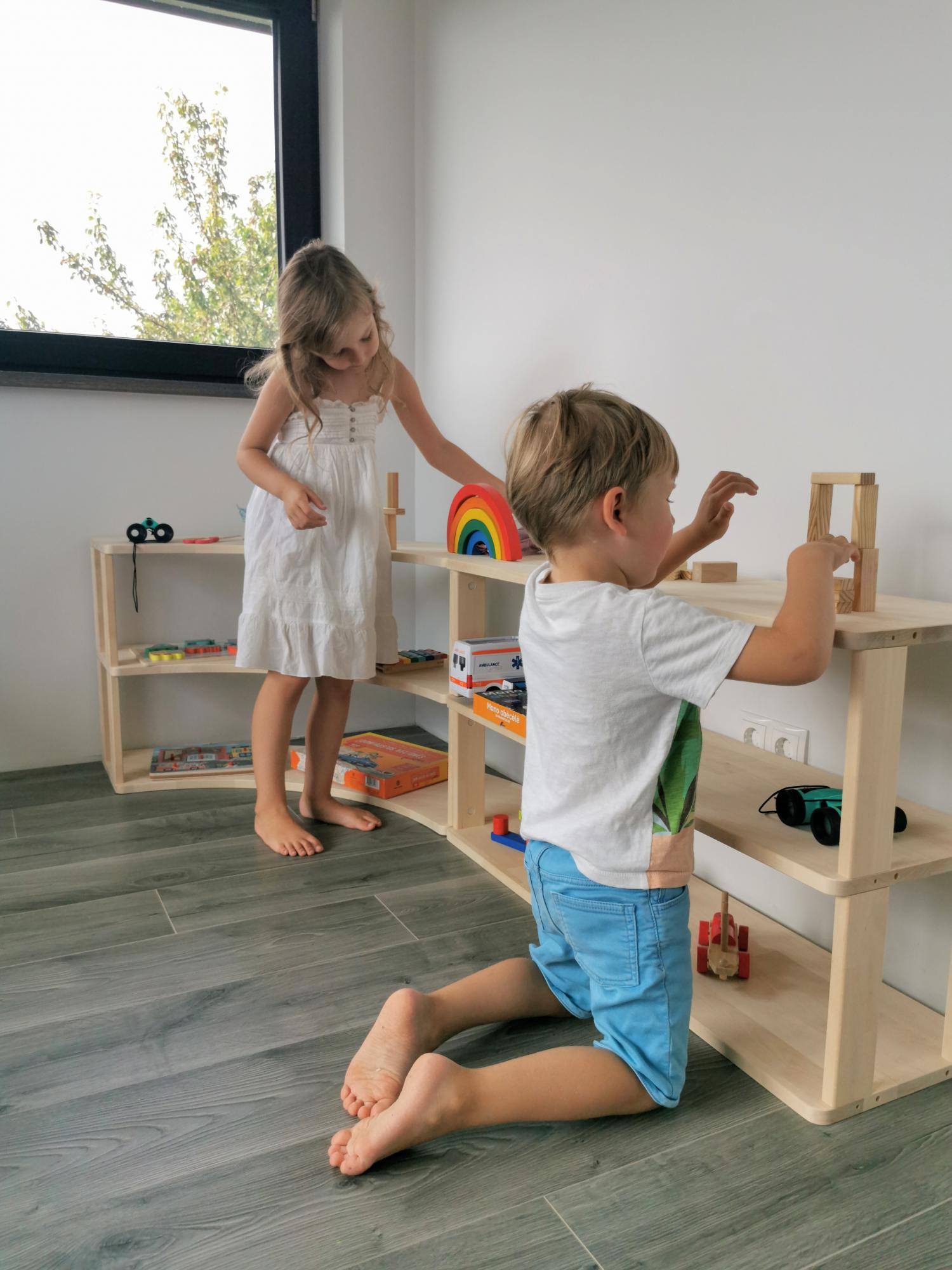 Modulinė Montessori lentyna Lenkta