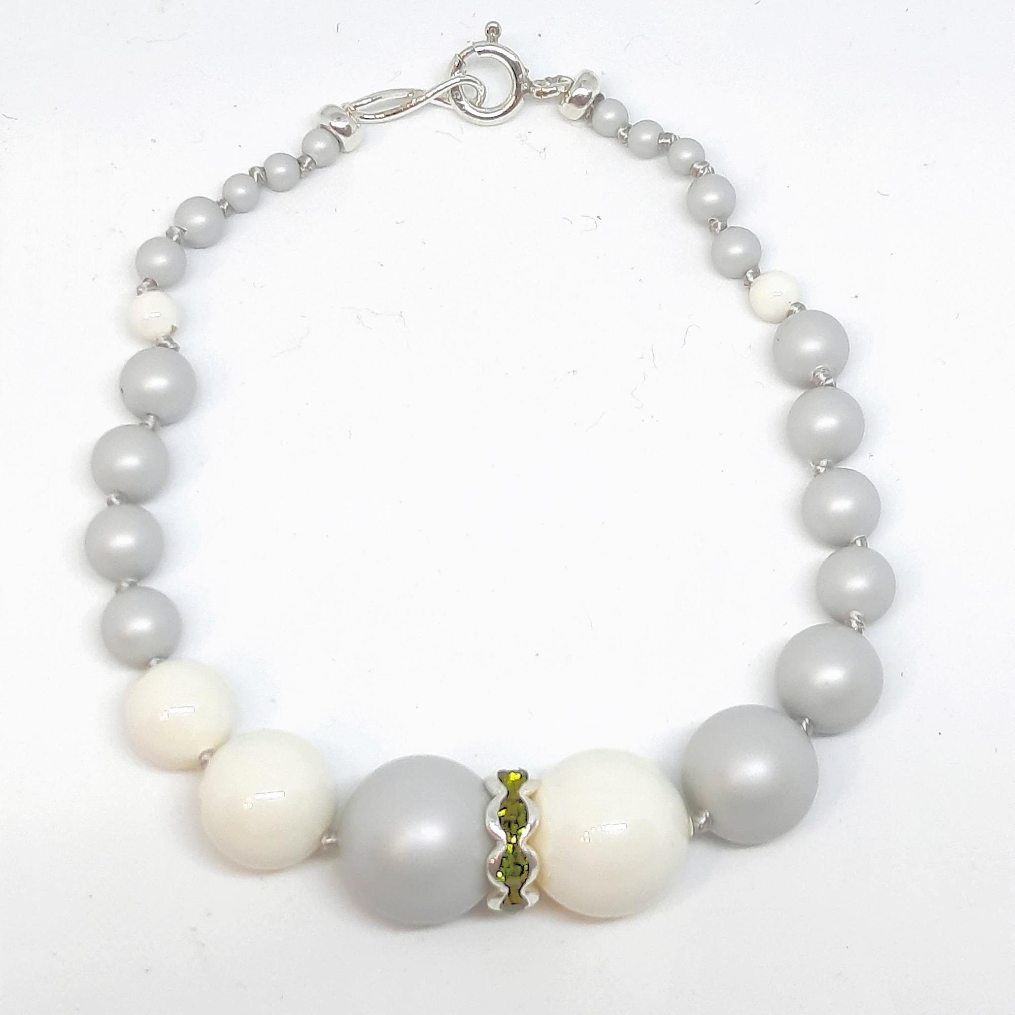 Swarovski perlų komplektas. Auskarai- AU165; Vėrinys - V166; Apyrankė - AP167