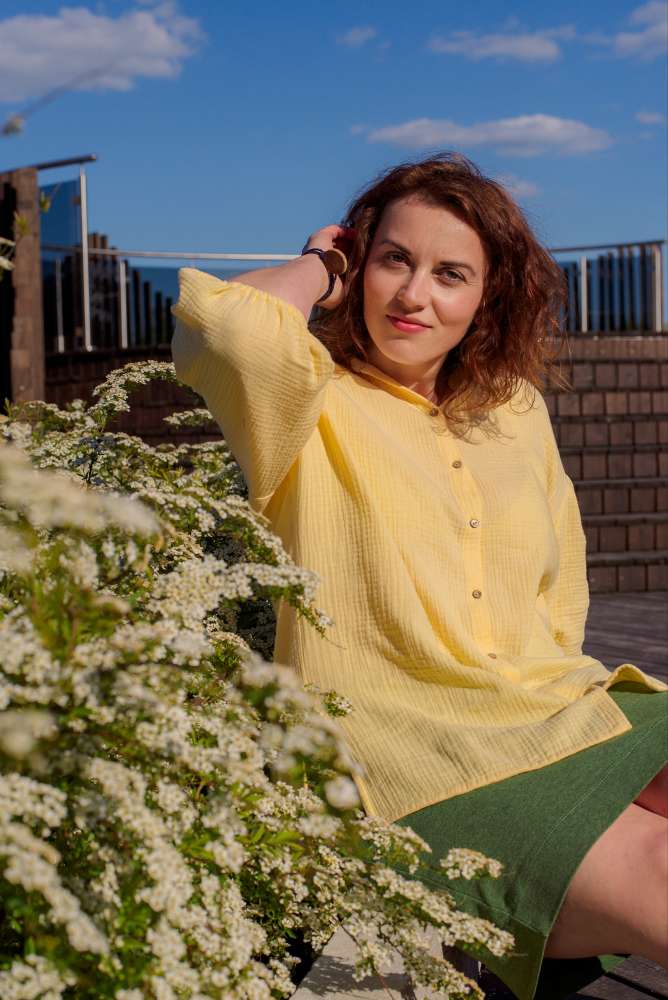 Oversize muslino marškiniai pūstomis rankovėmis