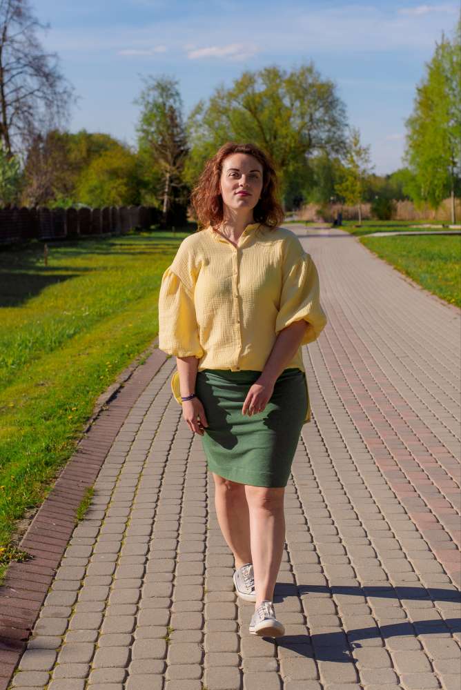 Oversize muslino marškiniai pūstomis rankovėmis