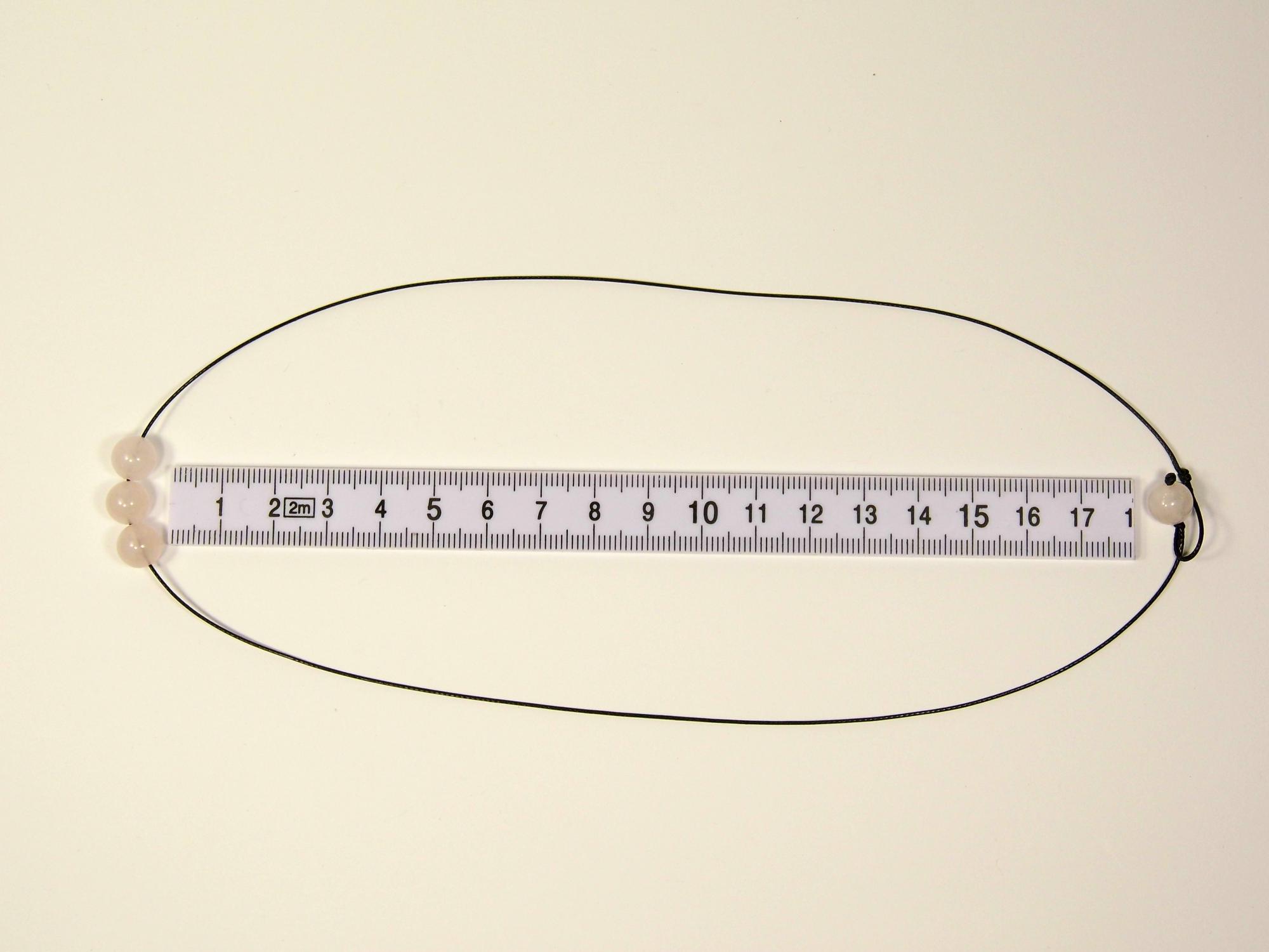 Minimalistinis rožinio kvarco pakabukas su virvute 0235