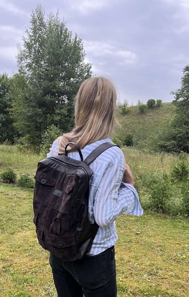 Natūralios odos talpi kuprinė