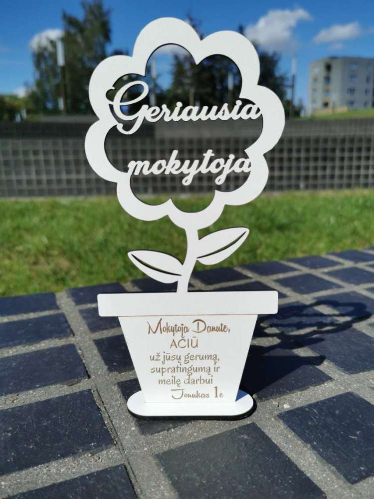 Graviruotas stovelis „Gėlytė"