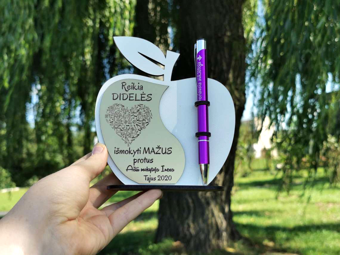 Graviruotas stovelis „Reikia didelės meilės”, gali būti su tušinuku