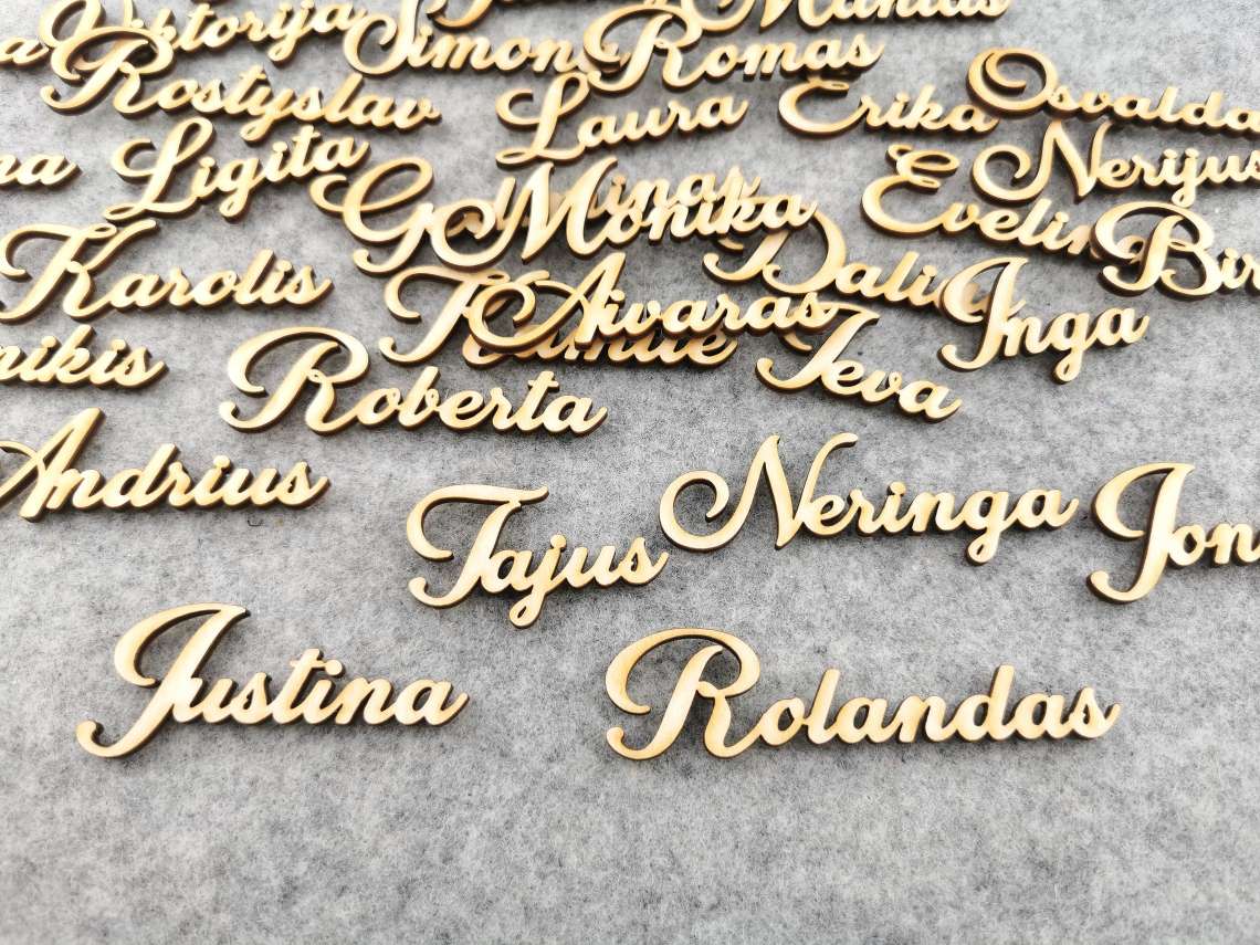 5 vnt. medinių stalo kortelių su magnetukais