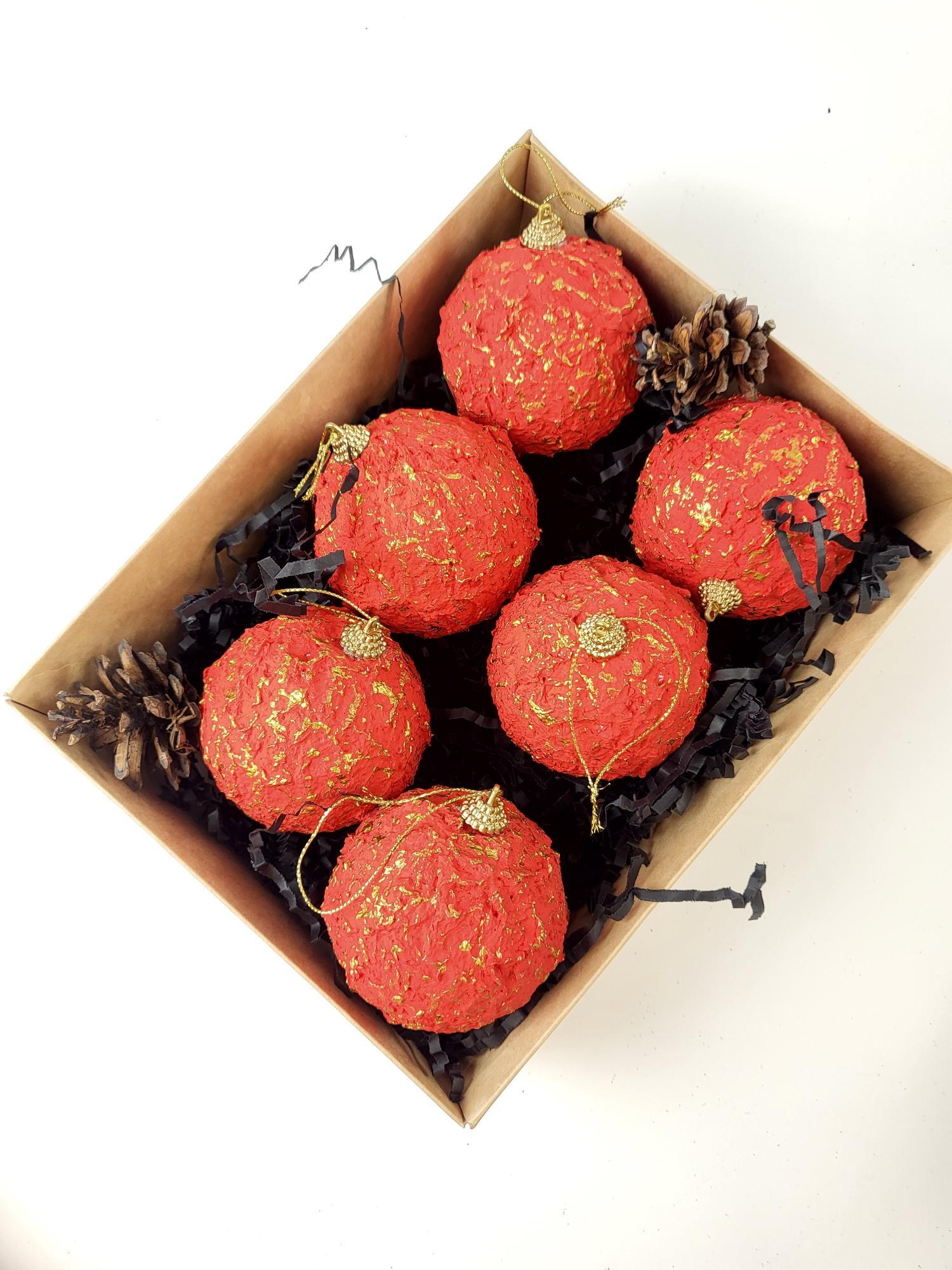 Raudonos spalvos Kalėdų eglutės žaisliukai „Rojo brillante“ (8 cm) - 2 vnt.